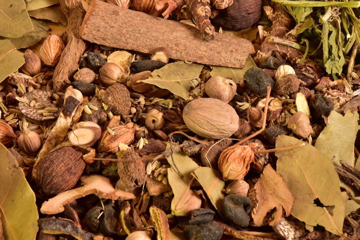 實珍園-高雄正宗 何記桂林米粉‧螺螄粉｜三多商圈特色美食 滷水藥材