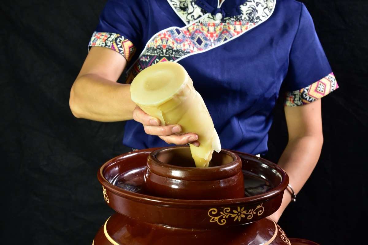 實珍園-高雄正宗 何記桂林米粉‧螺螄粉｜三多商圈特色美食 酸筍醃漬 品牌故事