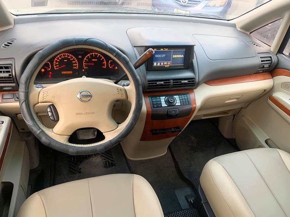 Nissan QRV