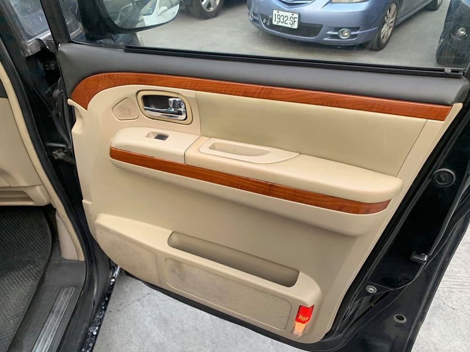 Nissan QRV