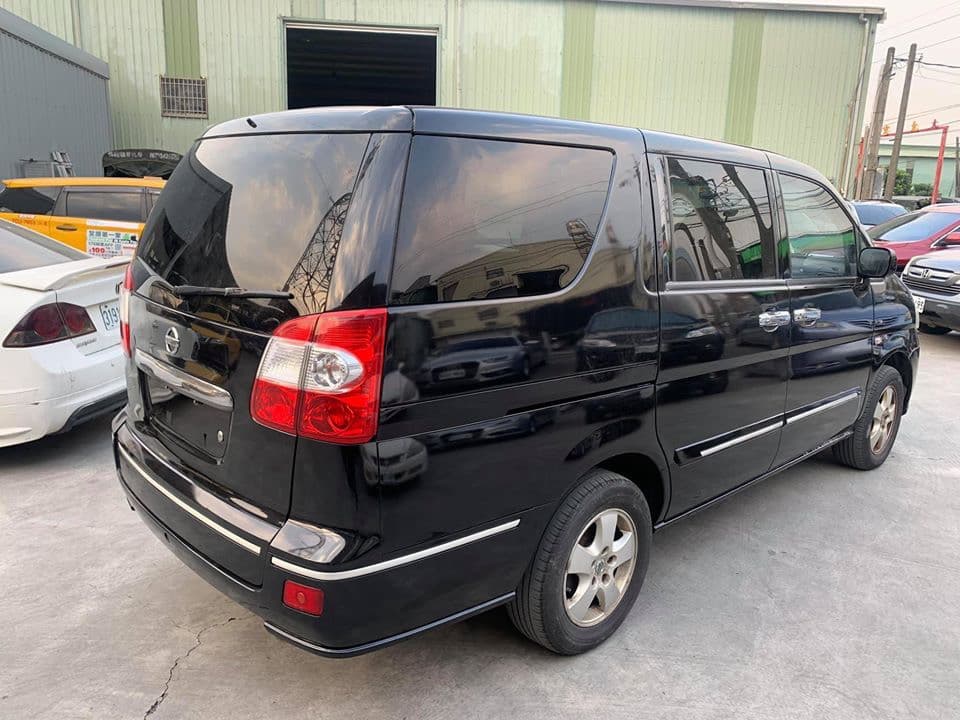 Nissan QRV