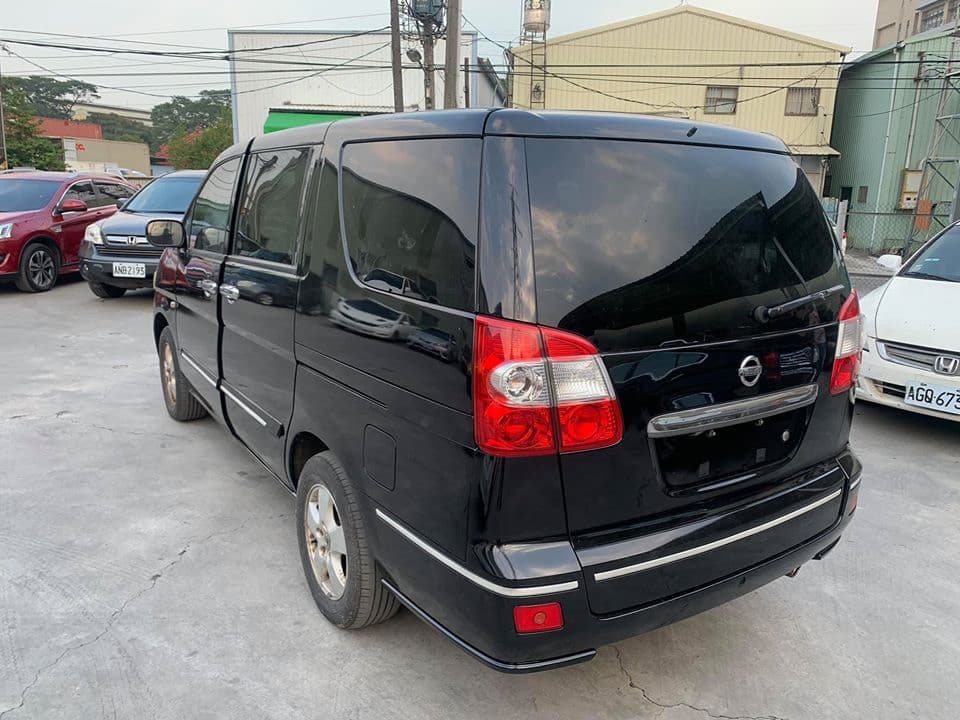 Nissan QRV