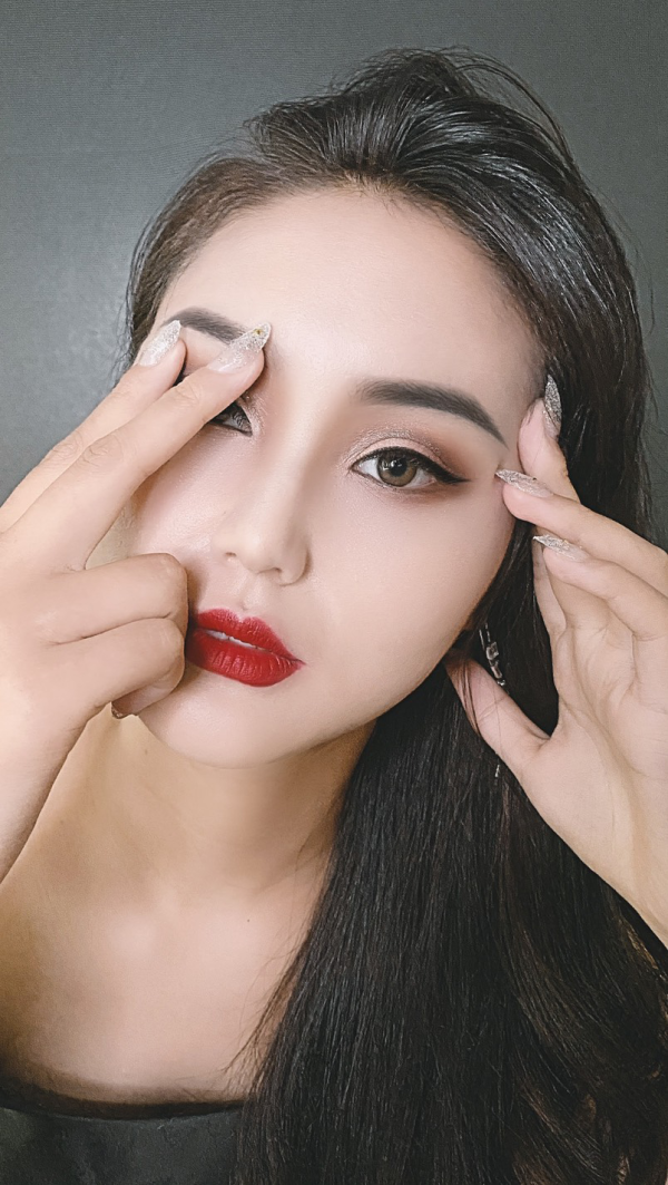 俏美人時尚藝術美學