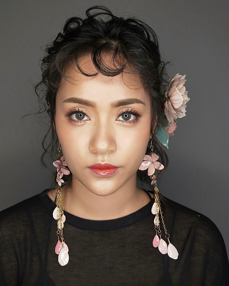 Victoria 嘉義彩妝整體造型/美甲紋綉