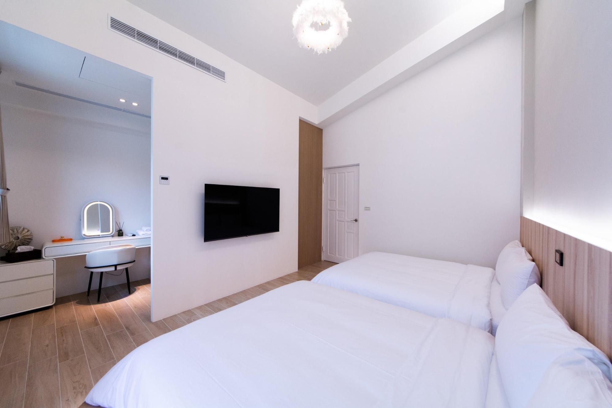 room-img
