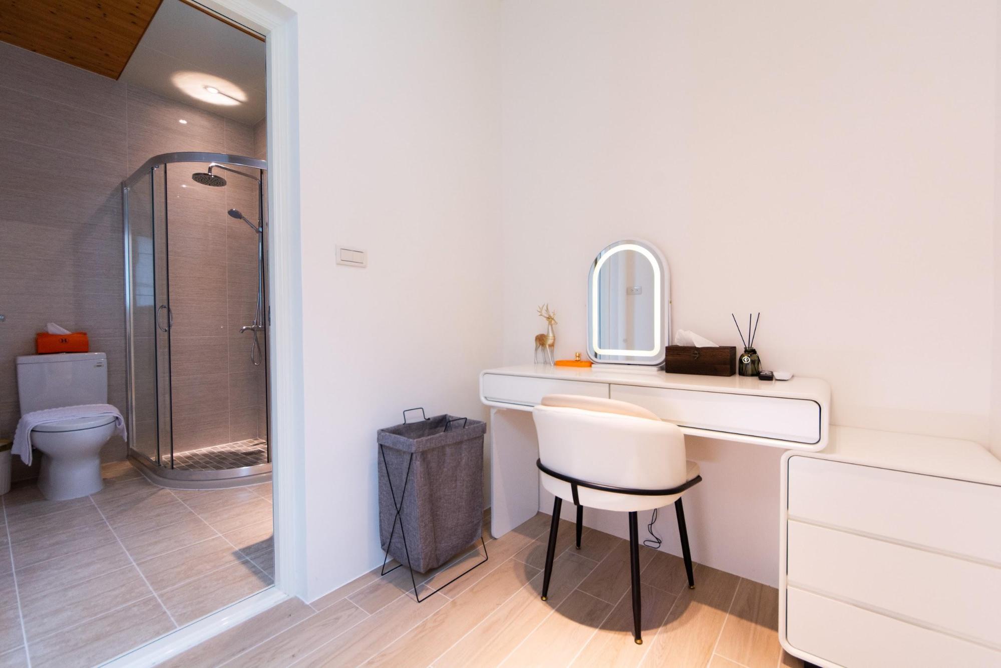 room-img